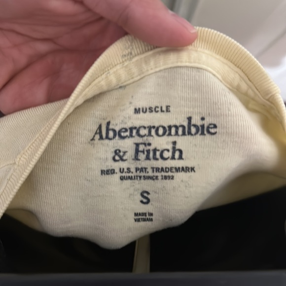 Abercrombie Muscle Fit Tee Yellow - Picture 2 of 2
